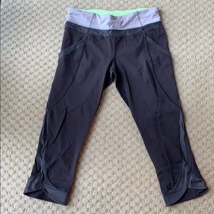Lululemon grey capri length legging w/pockets